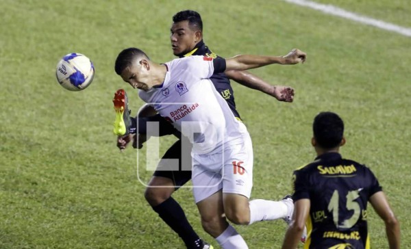 Real España perdonó y dejó vivo al Olimpia en la final de ida de las vueltas