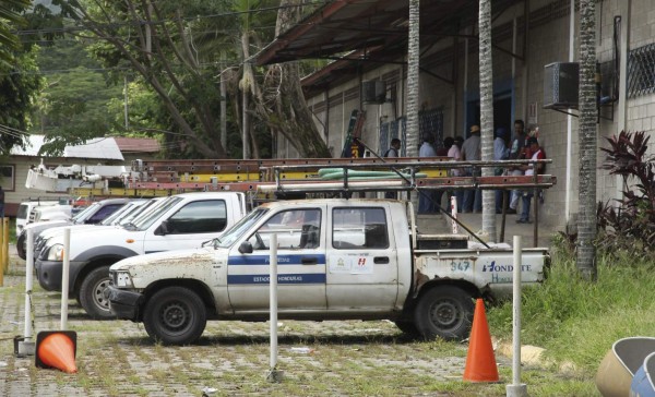 Empleados de Hondutel paran labores por falta de pago