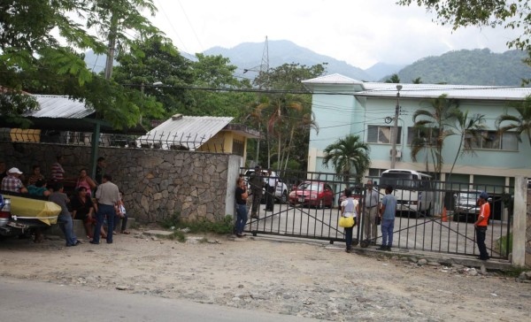 Cuerpos de víctimas de accidente de bus son llevados a San Pedro Sula