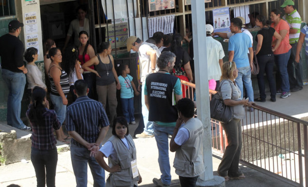 Primeros resultados de urnas de elecciones en Honduras, según cadenas de radio