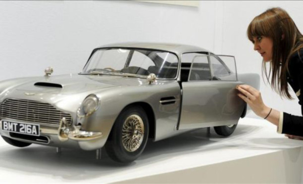 Exponen en miniatura los Aston Martin de James Bond