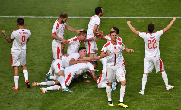 Serbia está venciendo a Costa Rica. FOTO AFP.