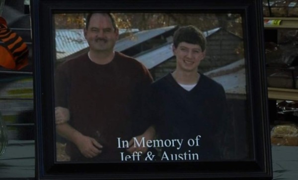 Doble tragedia en EUA: Padre e hijo mueren al chocar sus autos entre sí