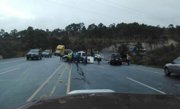 Dos hombres sobreviven a tremendo choque en Tegucigalpa