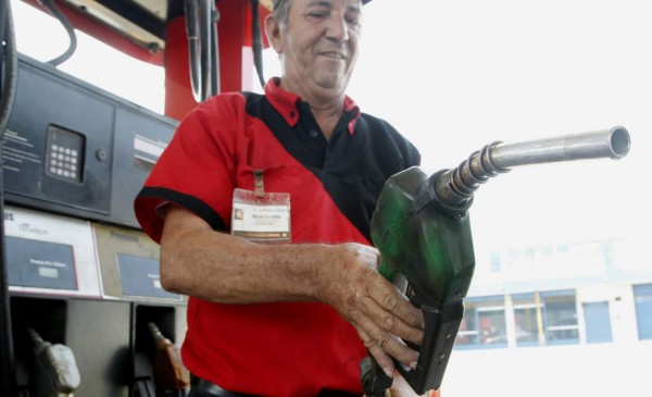 Precios de gasolinas van al alza por cuarta semana