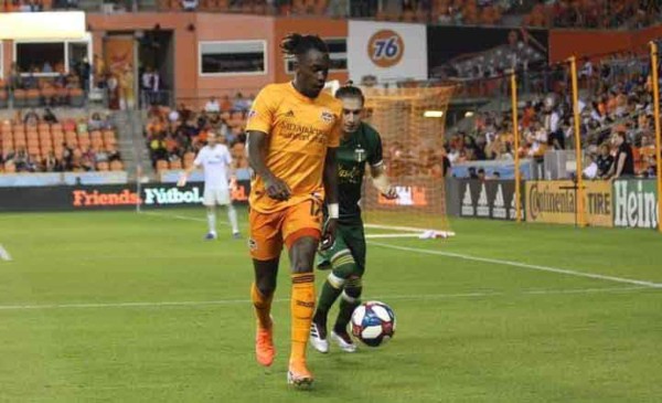 Elis da asistencia de gol en empate del Houston Dynamo