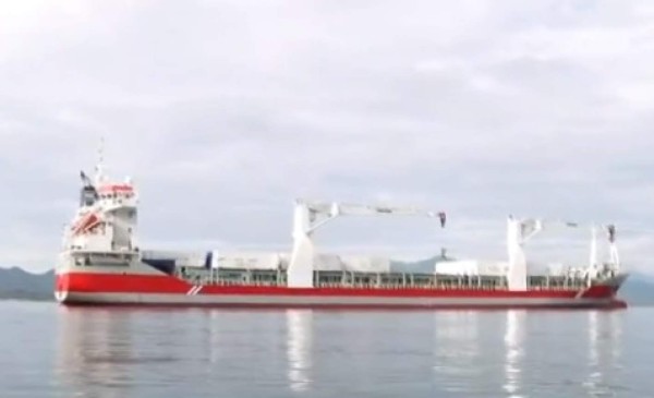 Barco con hospitales llega a muelle de Puerto Cortés