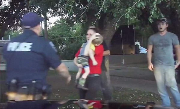 Conmovedor video: Policía 'revive' a un niño en Texas