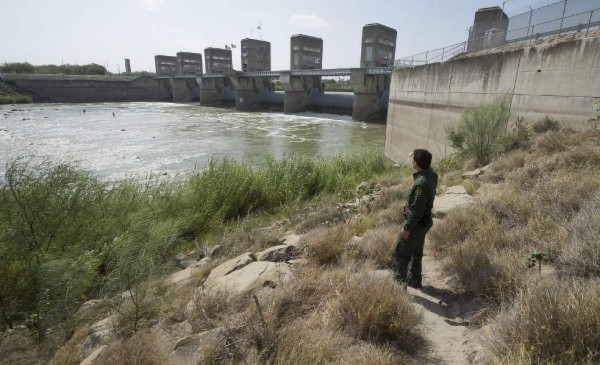 EEUU sigue buscando en Río Bravo a niño de una hondureña que murió ahogada