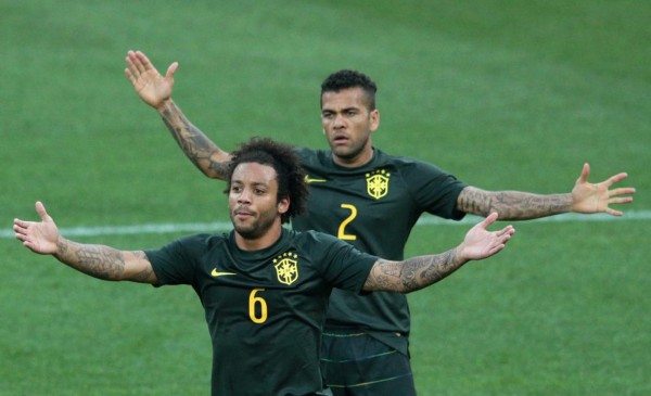 Dani Alves y Marcelo, las primeras víctimas de Dunga