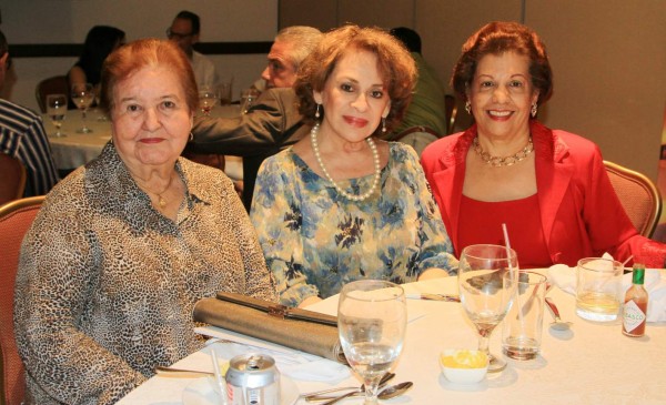 Yolani Paz, Jackie y Miriam Rivera.