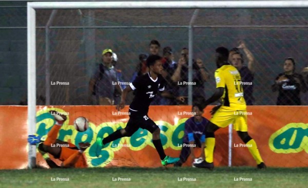 Remontada del Real España al Honduras Progreso en el Micheletti