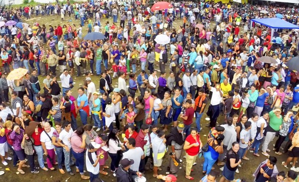 Desesperante desorden en la entrega del Bono 10 Mil