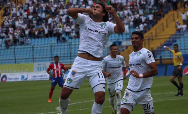 Video: El Olimpia de Pedro Troglio es goleado por el Comunicaciones de Guatemala