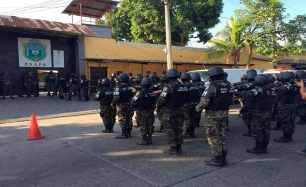 Desde San Pedro Sula trasladan a cuatro pandilleros al 'Pozo'