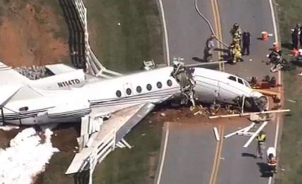 Avión se parte en dos tras despistarse en Carolina del Sur