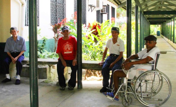 Asilo rechaza ancianos por falta de espacio en Puerto Cortés