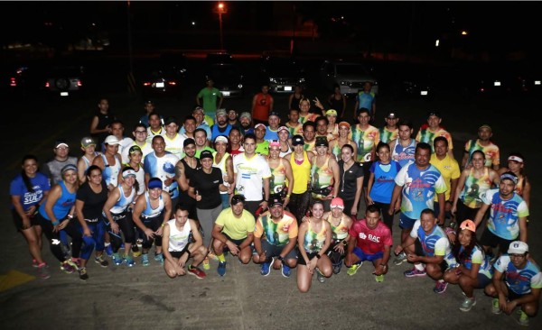 Los corredores que realizaron el reconocimiento de la ruta de la Maratón Internacional de La Prensa. Foto Melvin Cubas