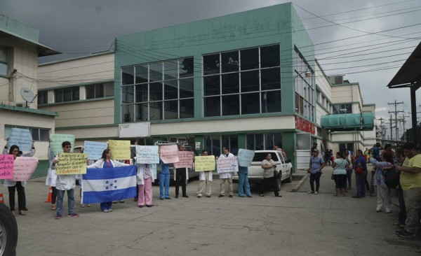 Siguen en paro los médicos del IHSS en Honduras