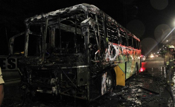 Quemar buses, una práctica de horror importada de Guatemala