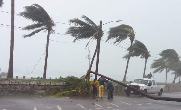 Miami se libra del paso de Matthew y va al noreste de Florida