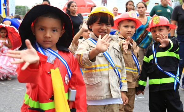 Fotos: Así demostraron el civismo los pequeños patriotas