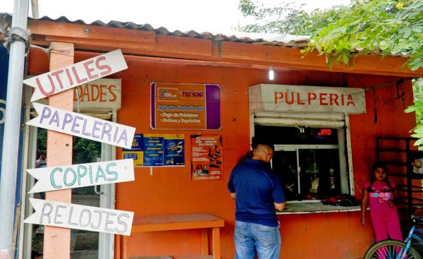 En Choloma luchan por levantarse de entre los escombros