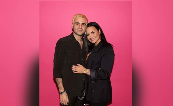 Demi Lovato confirma su nueva relación con un tierno beso