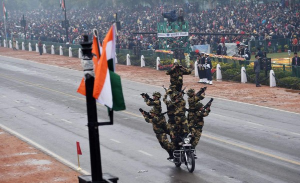Obama preside desfile patriótico en India  