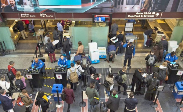 Caos en los aeropuertos por cierre de Gobierno en EEUU