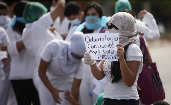 Odontología de la Unah-vs pide suspender período