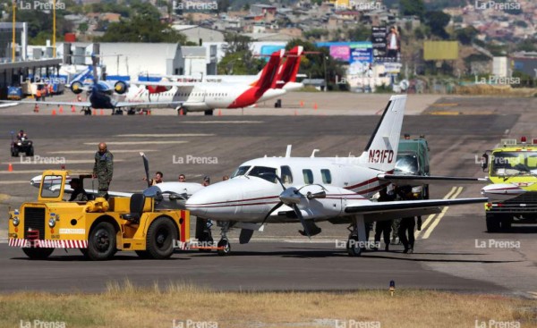 Altos ejecutivos viajaban en la avioneta que aterrizó de emergencia   