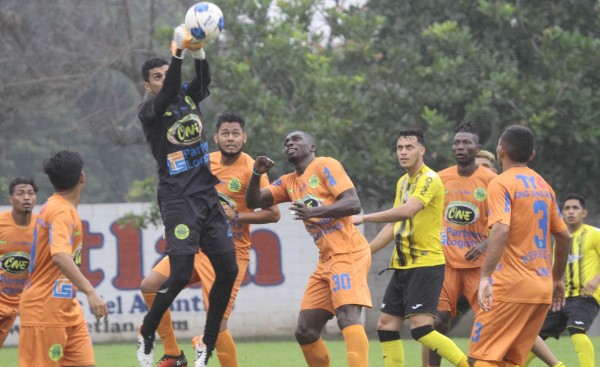 Colombiano Javier Estupiñán, refuerzo del Parrillas One en la Liga de Ascenso