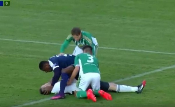 Video: Portero convulsiona en pleno partido y así reaccionó su rival