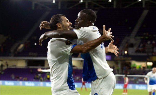 Celso Borges y Joel Campbell salvaron a Costa Rica y le dieron la victoria ante Surinam.