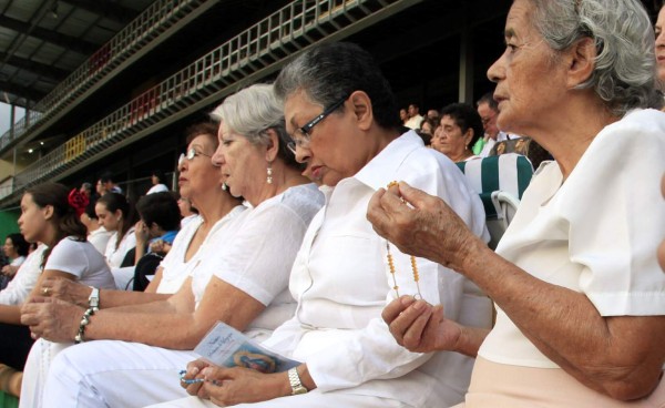 Católicos sampedranos se unen en 'Rosario por la paz'