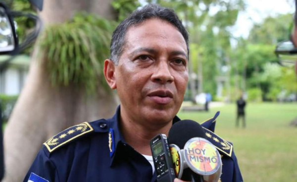 Por amenazas a muerte se va de Honduras Leandro Osorio, comisionado de la Policía