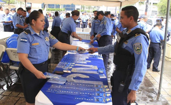 Policías ponen en manos de Dios sus actividades de Semana Santa