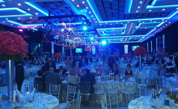 Escuela Internacional Sampedrana celebra elegante fiesta de graduación