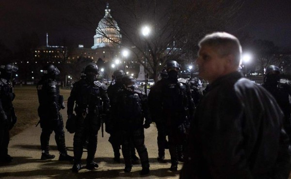 Llueven las críticas a la actuación policial en el asalto al Congreso  