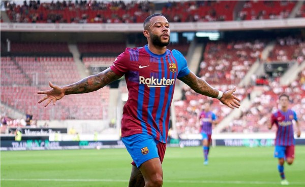 Memphis Depay fue la figura del Barcelona contra el Stuttgart. Foto AFP