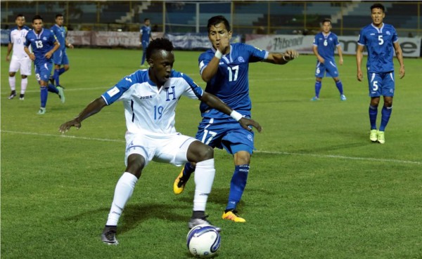 Honduras queda moribundo con empate ante El Salvador