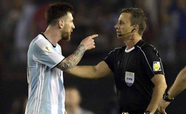 La FIFA podría reducir a dos partidos la sanción a Messi