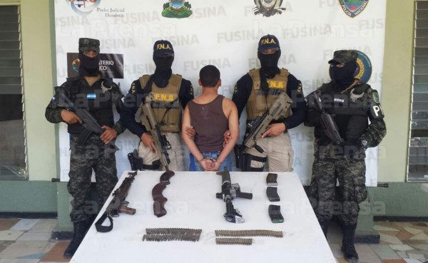 Detienen a menor con armas en Chamelecón