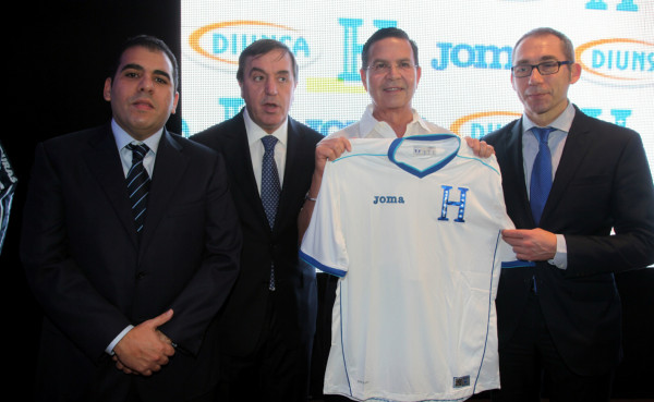 Presentan camiseta de la Selección de Honduras para el Mundial