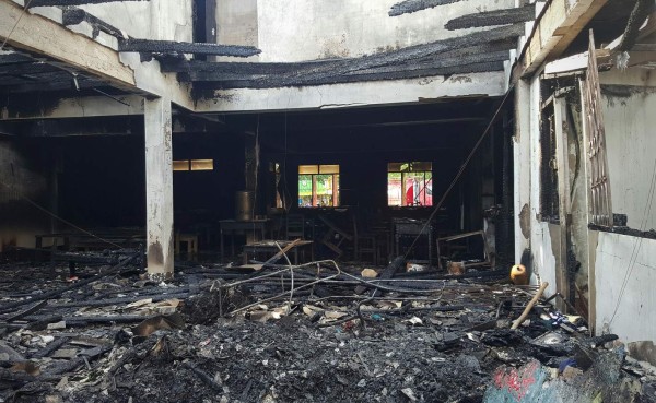 Mueren 17 niñas en incendio en un colegio de Tailandia