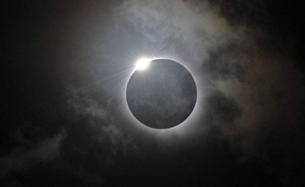 Eclipse solar finaliza su paso por Estados Unidos