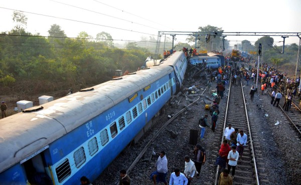 Accidente de tren en India deja 36 muertos