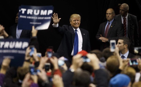 Donald Trump y Bernie Sanders vencen en New Hampshire  