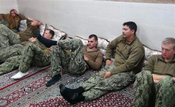 Irán libera a los 10 marinos de EUA
